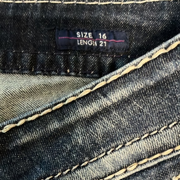 Vigoss New York Capris - Picture 4 of 9